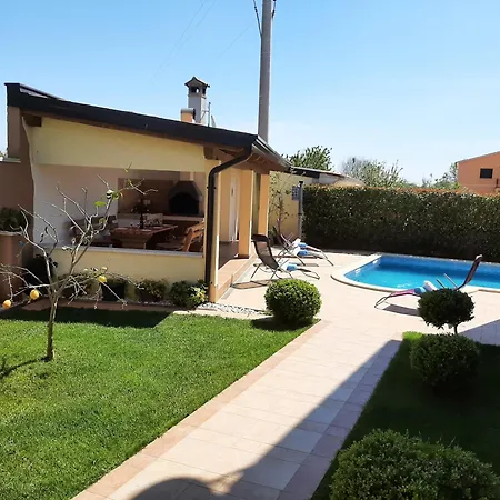 Zara Holiday home Loborika