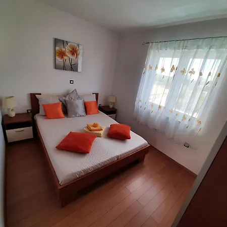 Holiday home Zara Loborika