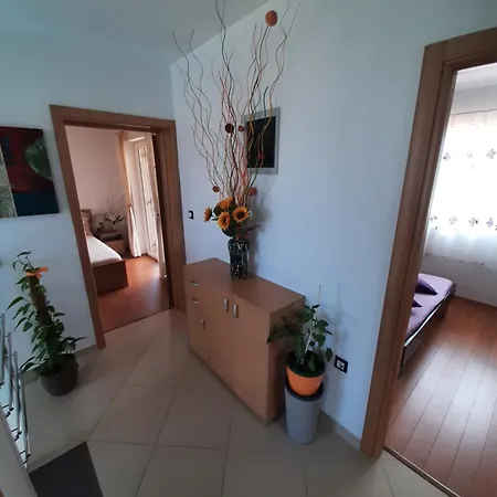 Holiday home Zara *