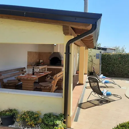 Holiday home Zara *