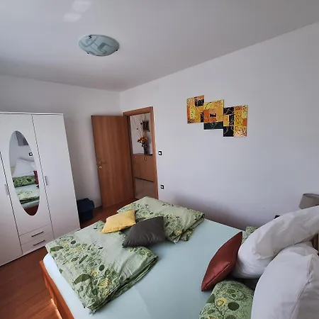 Holiday home Zara *